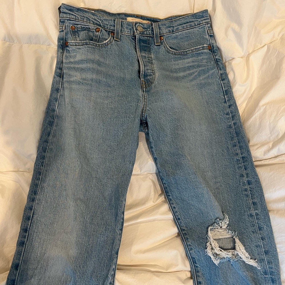 Levi jeans size 28